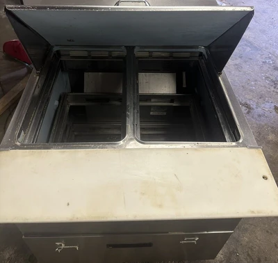174-0136 Delfield 32” Self Contained Sandwich Prep Table Cooler