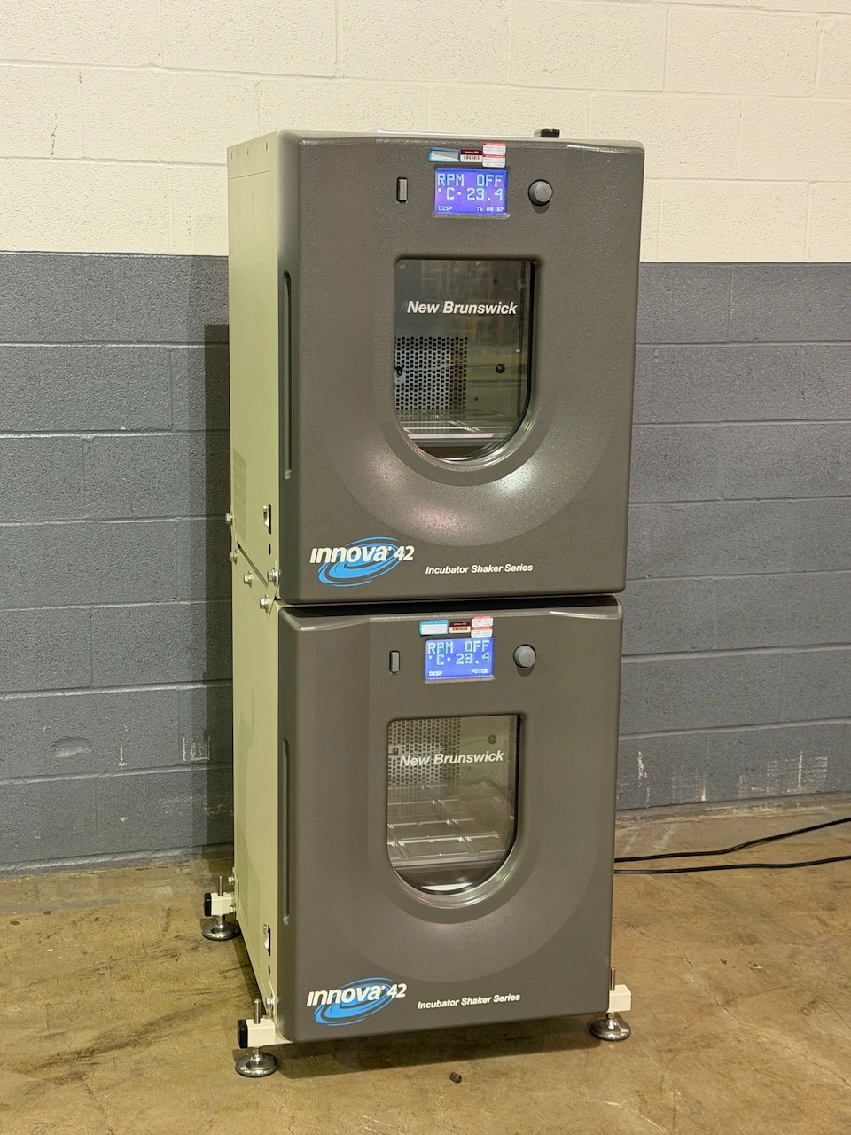 Used _UNKNOWN_ _UNKNOWN_ Incubator Shakers Ohio US | Federal Equipment Company #1365500