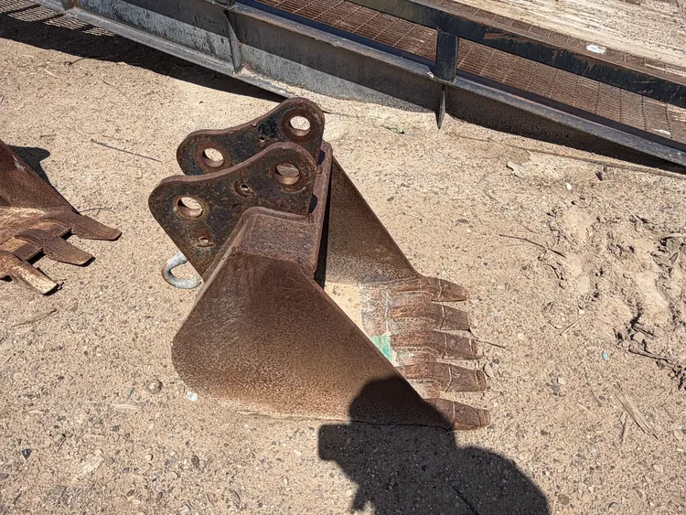 Used _UNKNOWN_ _UNKNOWN_ Earth Buckets Texas US | Miedema Asset Management Group #1312805