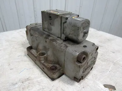 Racine L-30507 3000 PSI 4 Way Hydraulic Solenoid Control Valve 115V Coil