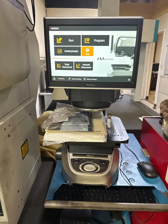 Used KEYENCE IM-8010 Comparators Ohio US | Aucto #1306757
