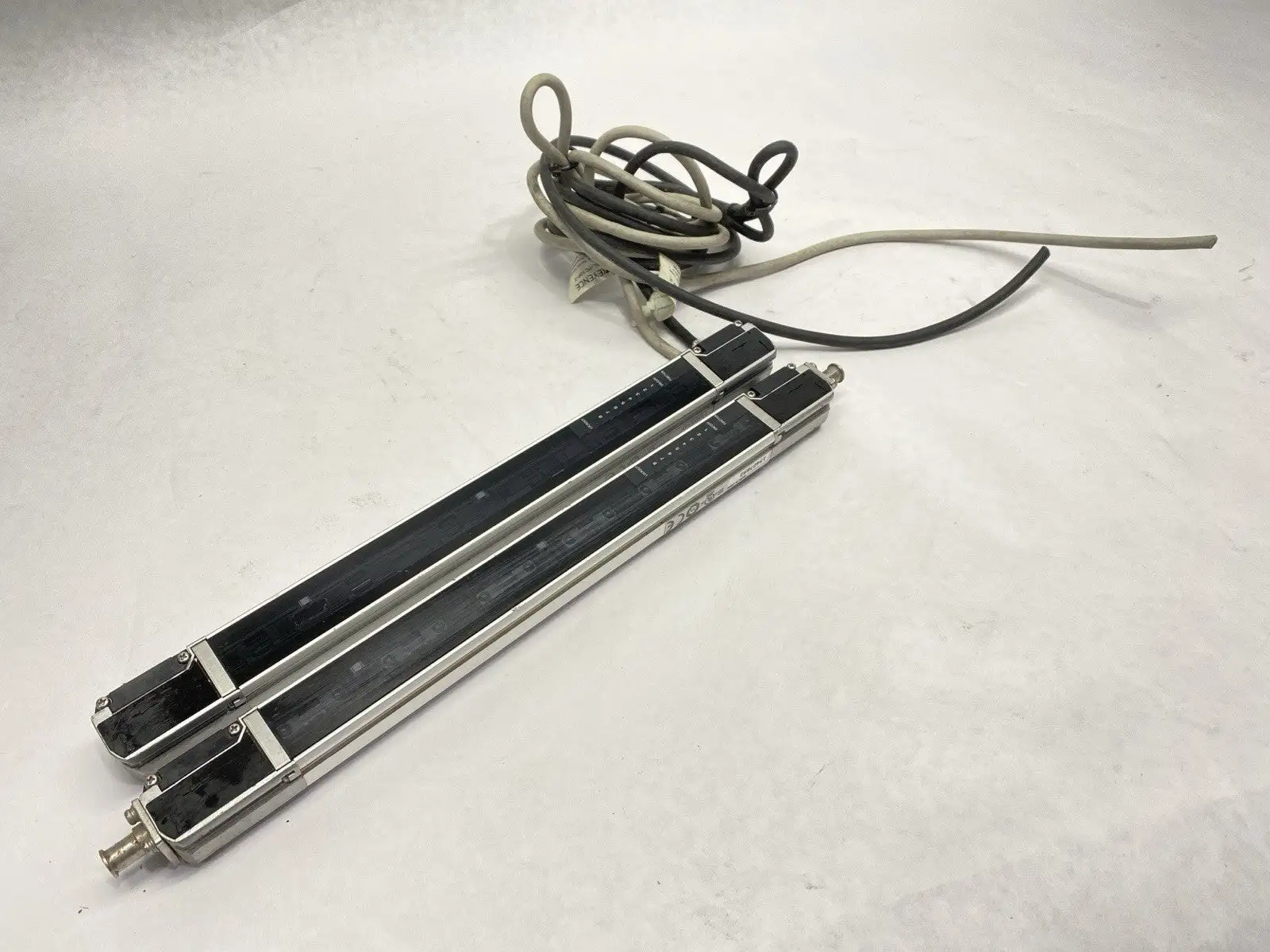 USED KEYENCE SAFETY LIGHT CURTAIN MAIN UNIT SET 16 OPTICAL AXES CUT CORDS