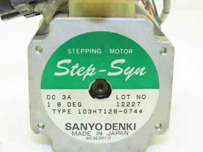 Sanyo Denki 103H7126-0744 Step-Syn DC Servo Stepper Motor 3A 1.8 DEG