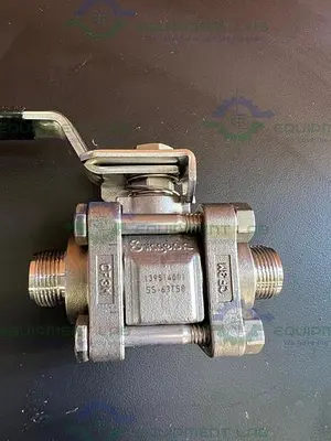 USED SWAGELOK SS-63TS8 STAINLESS STEEL BALL VALVE W/ 3/4" THREADED FITTING