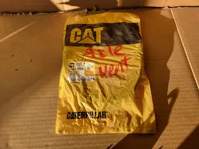 NEW CATERPILLAR 2T-1051
