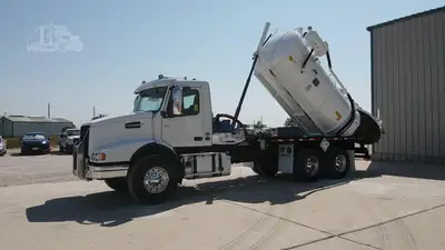 Used 2019 VOLVO VHD64B200 Vacuum Truck Texas US | Roll Off Truck World #1492006