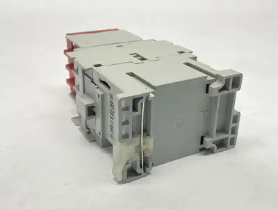 USED ALLEN-BRADLEY SER A SAFETY CONTACTOR 12A 600V 24VDC COIL