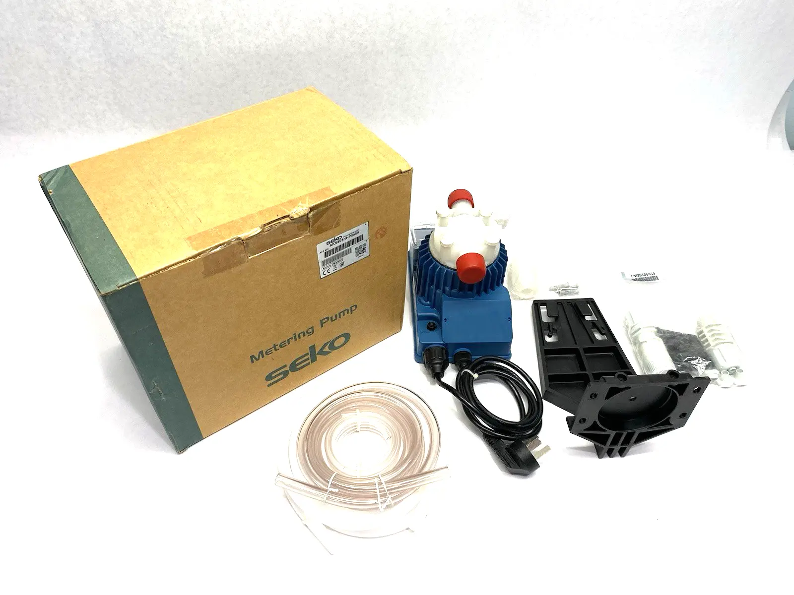 USED SEKO TEKNA ELECTROMAGNETIC METERING PUMP, WALL MOUNT, 0.4–110 L/HR