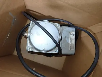 USED 2006 VINYL TECH FX25124