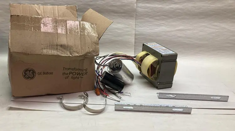 New | in-Stock GENERAL ELECTRIC 87121 GES250MLTAA4-5/2 Light Source Equipment Ohio US | Surplus Asset Holdings #1247042
