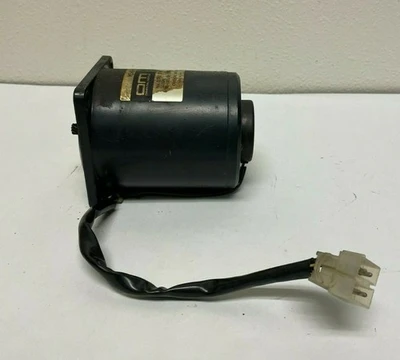 OM Oriental Motor M540-402 40W 200V Speed Control Motor 90-1700-RPM
