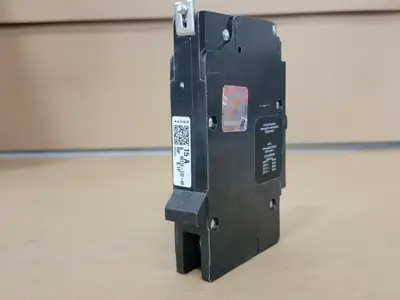 NEW SQUARE D EDB16015