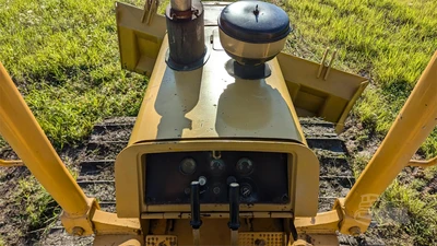 USED 1985 DEERE 450E