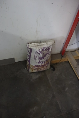 Used CENTRAL PNEUMATIC BLAST CABINET Blast Cleaning Minnesota US | Machinesused.com #1377491