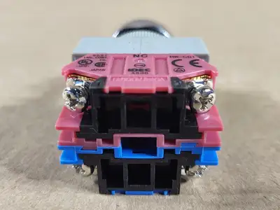 NEW IDEC ABW111-B,G,R