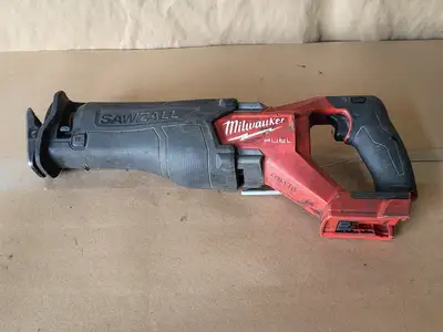 USED MILWAUKEE 2821-20
