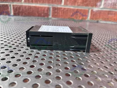 USED HENIX CORPORATION HR33E4 TEMPERATURE CONTROLLER