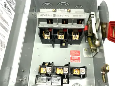 USED GENERAL ELECTRIC HEAVY DUTY SAFETY SWITCH, FUSIBLE, 30A 3P HD N1