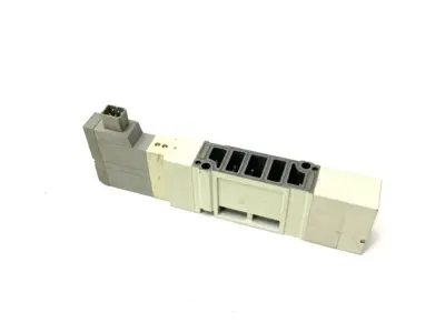 USED SMC PLUG-IN SOLENOID VALVE 5-PORT