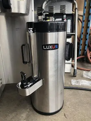 1.5 GALLON BREWER FETCO CBS-52H w/ Thermal Dispensers