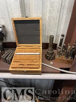 USED LEGUN REPUBLIC VERTICAL MILL WITH TOOLING
