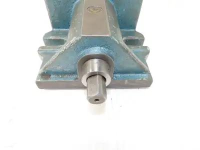 Bison 6522 Two Piece Machine Vise 6" Jaw Insert Width With Handle