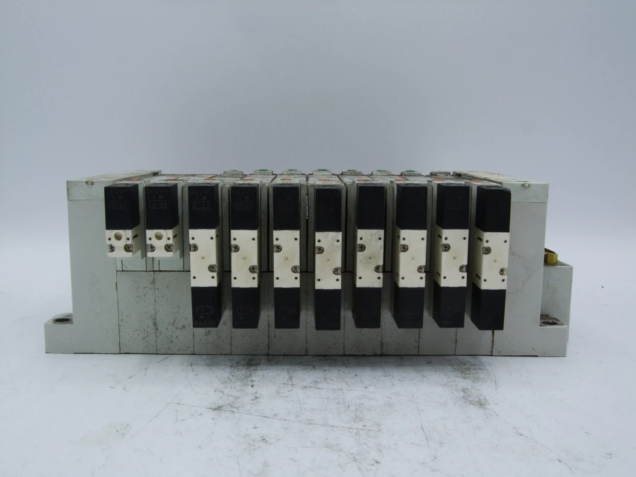 USED SMC VQ2100-5/VQ2100-5