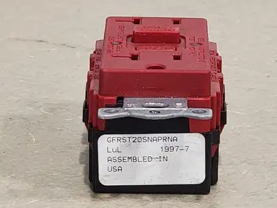 USED HUBBELL GFRST20SNAPR