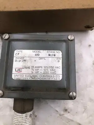 UE United Electric Model 100 Temperature Switch 0-160°F 15A 125/250VAC -NIB