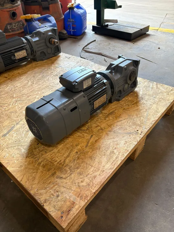 Used SEW-EURODRIVE KA47B DRN90S4/BE2/TF/AS7W Servo Motors South Carolina US | ESS Industrial Equipment Sales #926922