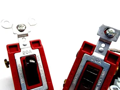 USED ARROW HART/ HUBBEL LIGHT SWITCHES & ARROW HART 15A 125V RECEPTACLE