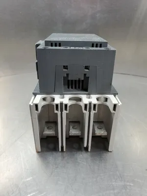 ABB/YORK 024-31893-000 300A 600V Definite Purpose Contactor. 1C-28