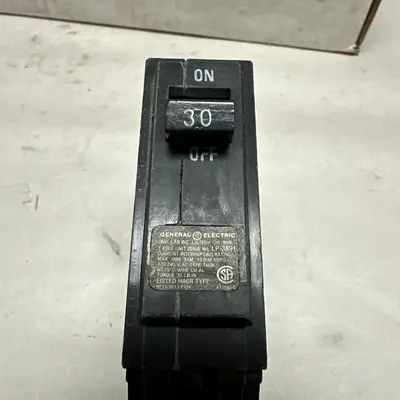 Used GE THQB130 Circuit Breakers | Surplus Asset Holdings #1189371