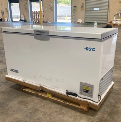 171-0383 65" Solid Top Self Contained Ultra Low Temperature Chest Freezer