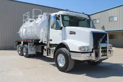 Used 2019 VOLVO VHD64B200 Vacuum Truck Texas US | Roll Off Truck World #1492006
