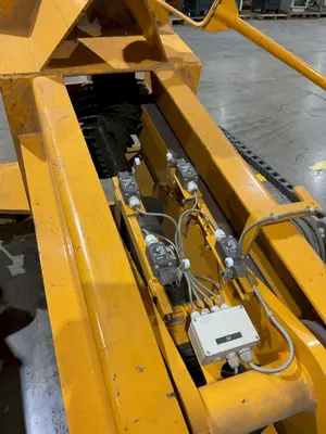 (4) 20 TON (160,000 LBS TOTAL) RAILWAY / NEUERO HEAVY DUTY MOBILE VERTICAL LIFT JACKS: YOBRO #23870