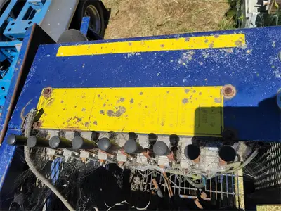 USED 2003 CANAMERICAN STONE SPREADER SOIL KING XL19