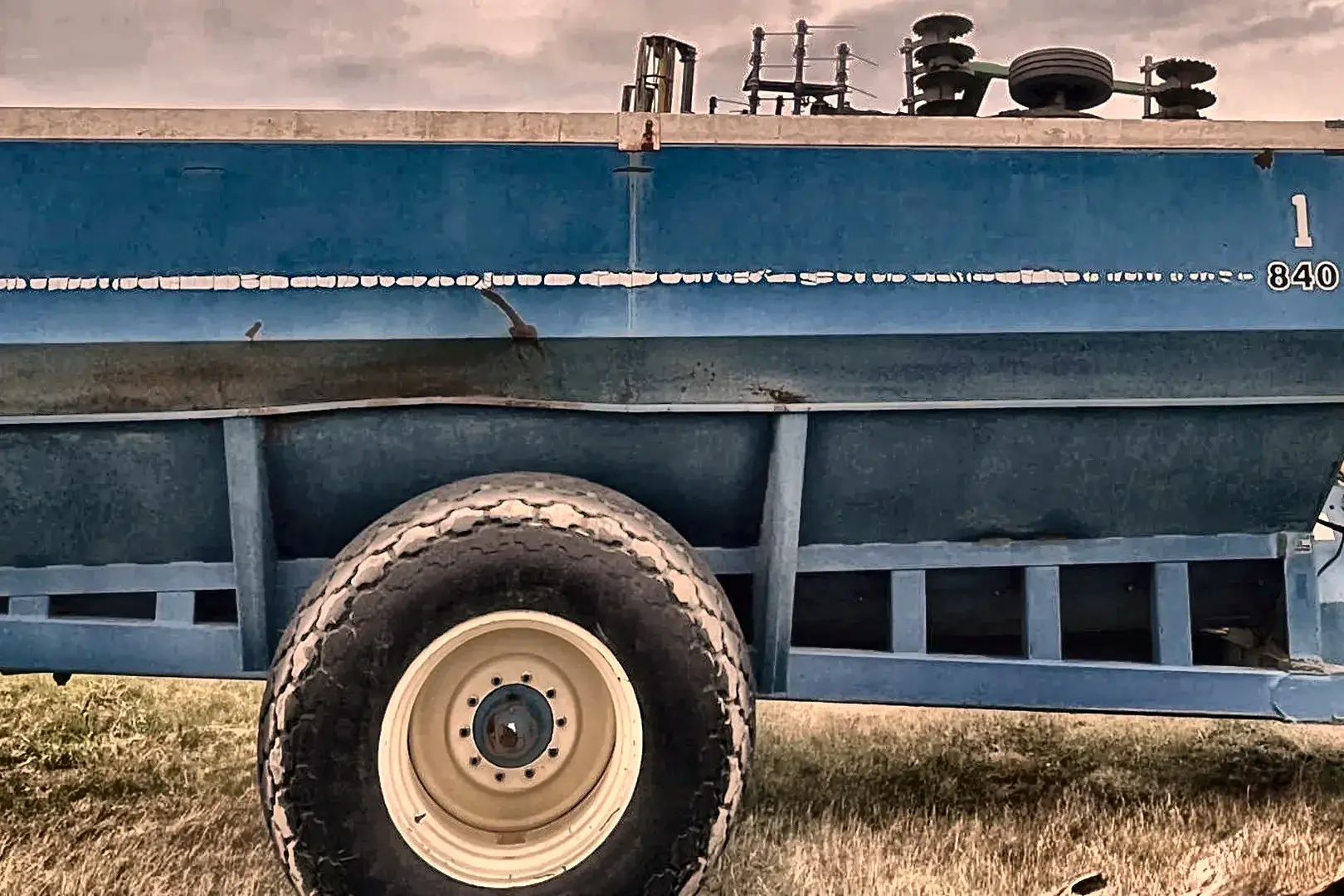 Used 1993 KINZE 840 Grain Carts South Dakota US | Proxy Equipment #1385304