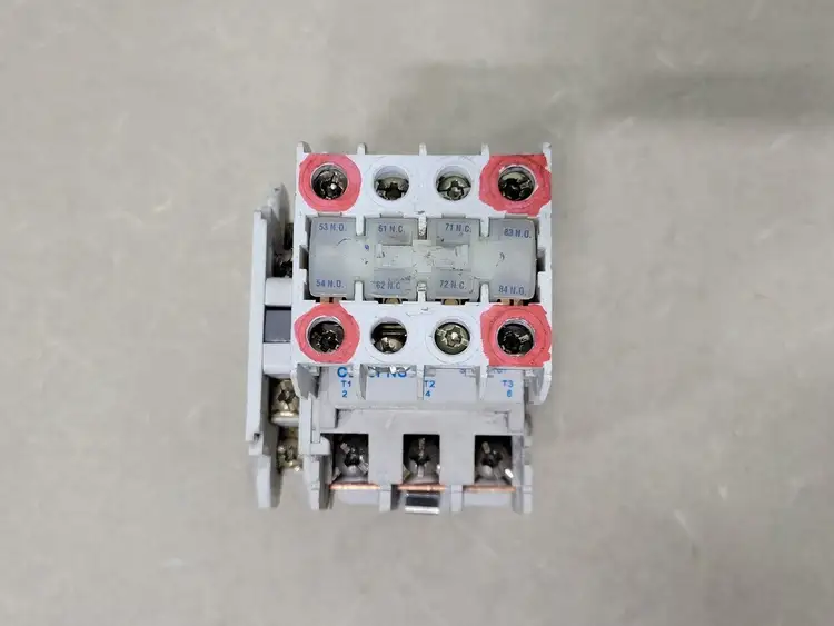 Used CUTLER-HAMMER CE15FNS3 Switchgears British Columbia CA | Lenmark #239856