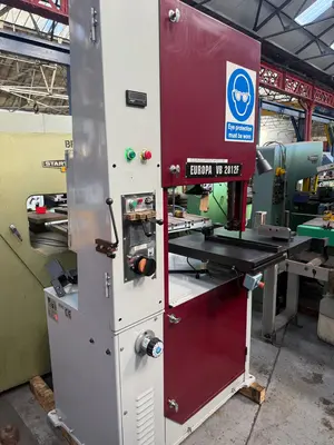 Europa V 28-12F Vertical Bandsaw