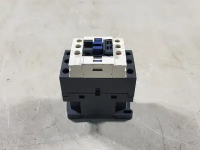 32 Amp, 3 Pole, 2 NO + 2 NC, 115 VAC Coil Contactor C05F7
