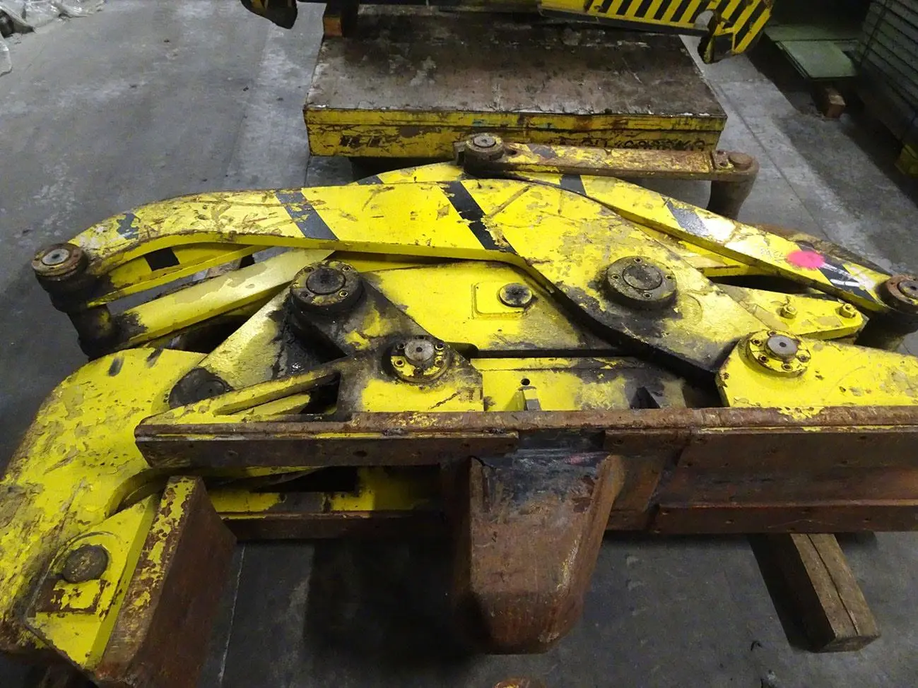 USED SLINGOFER VERTICAL COIL TONG