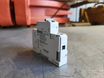 NEW ALLEN-BRADLEY 1492-CB1G100