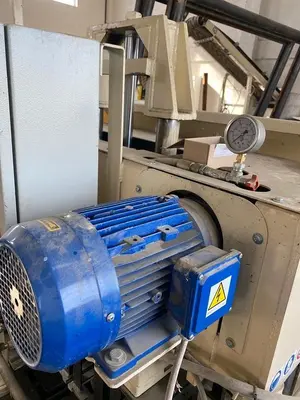Used 2012 BULLDOG SPARTS INTERNATIONAL 3 AT A TIME Block Making Machines Quebec CA | DIT Equip #1412361