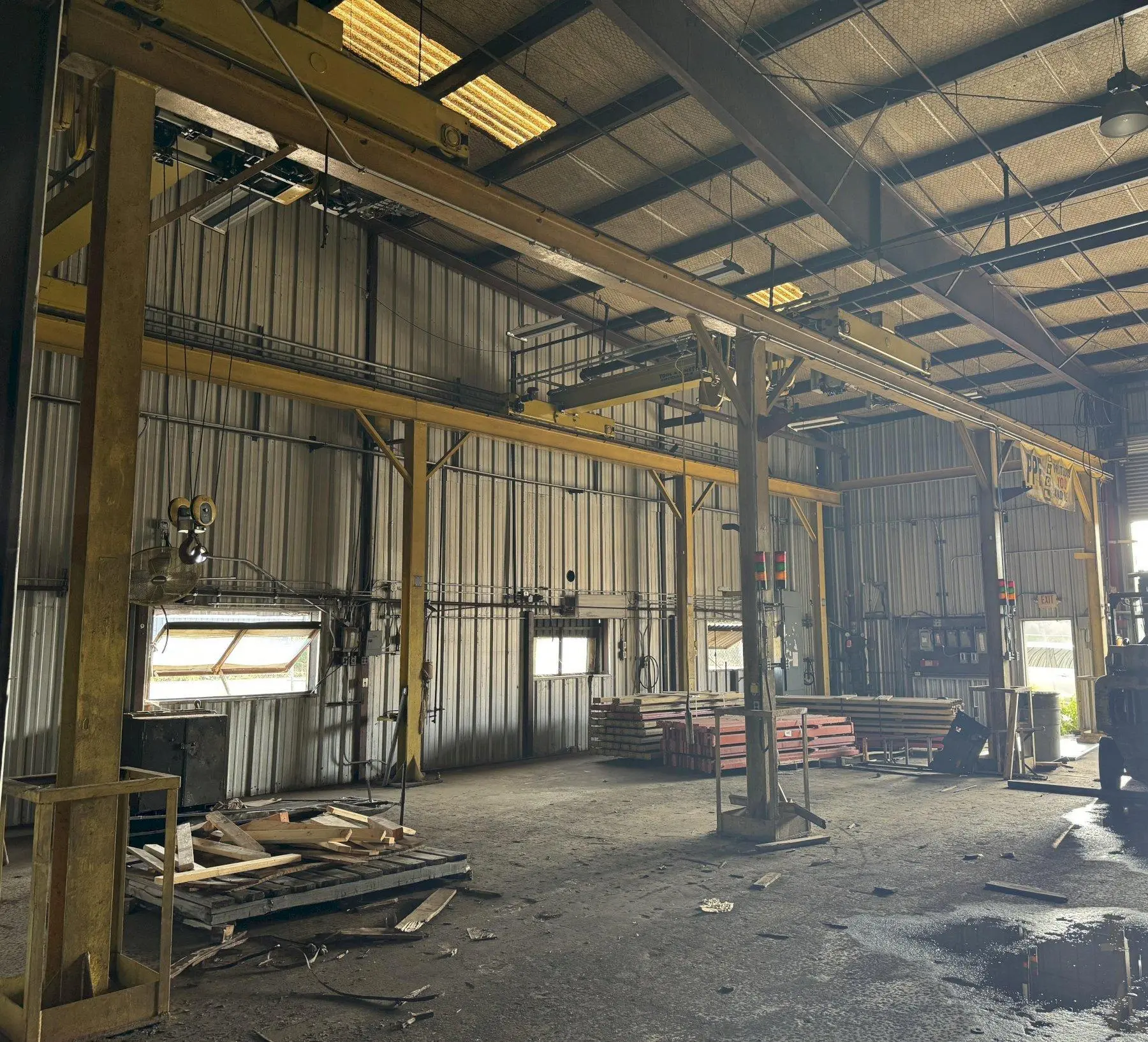 (2) 5 TON X 17' TOOL & HOIST/R&M OVERHEAD BRIDGE CRANES W/80' RUNWAY. STOCK # 0539126