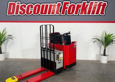 USED 2017 RAYMOND 8900