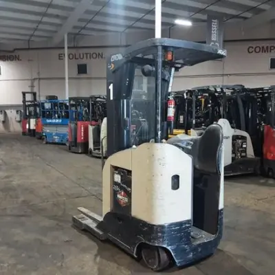 USED 2016 CROWN RR5725-45