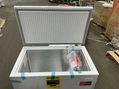 Used FRIGIDAIRE EFRF7003-6COM Freezers Michigan US | Miedema Asset Management Group #1322151