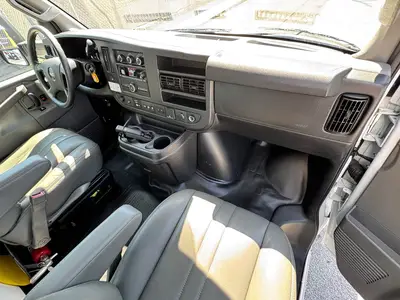 Used 2021 GMC SAVANA CUTAWAY Box trucks Florida US | Truck and Van Outlet #1509173