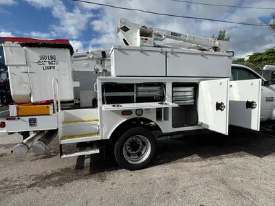 Used 2017 VERSALIFT SST40EIH-02 Bucket (boom) trucks Florida US | Truck and Van Outlet #1509170